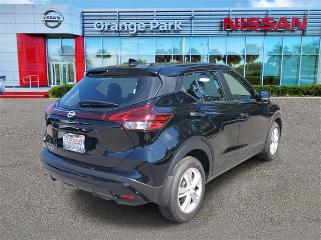 2025 Nissan Kicks Play S photo 2