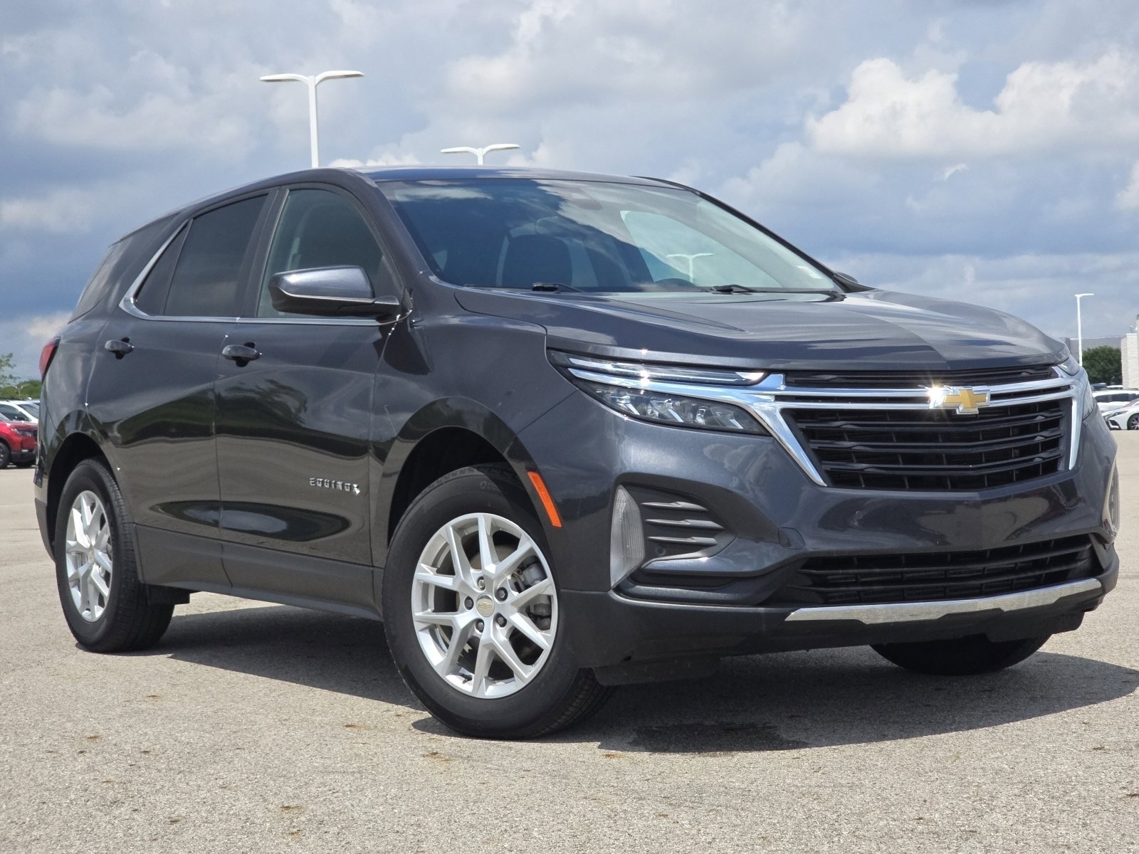 2022 Chevrolet Equinox LT photo 2