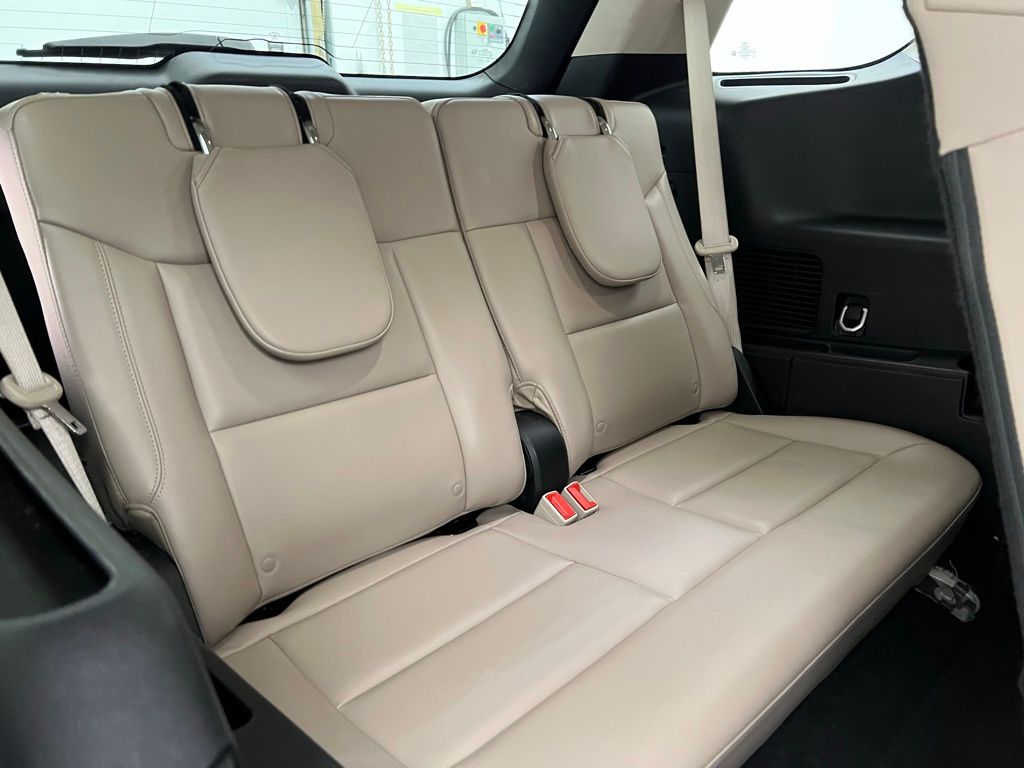 2023 Ford Explorer XLT photo 30