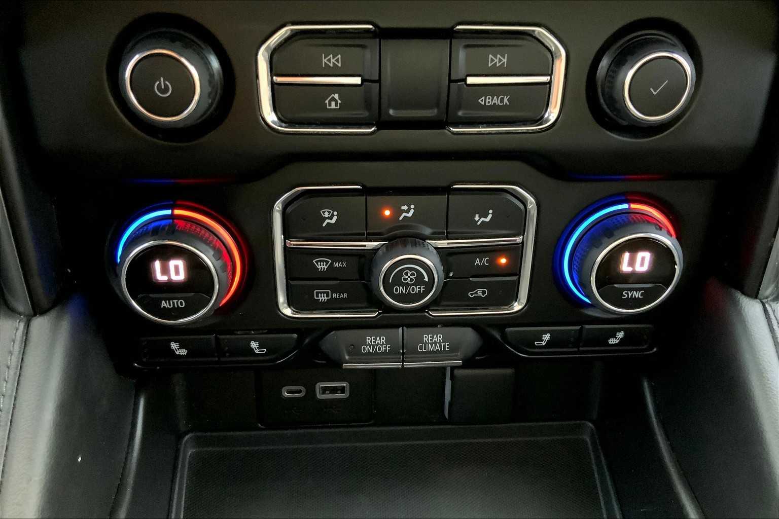 2022 Chevrolet Suburban LT photo 32