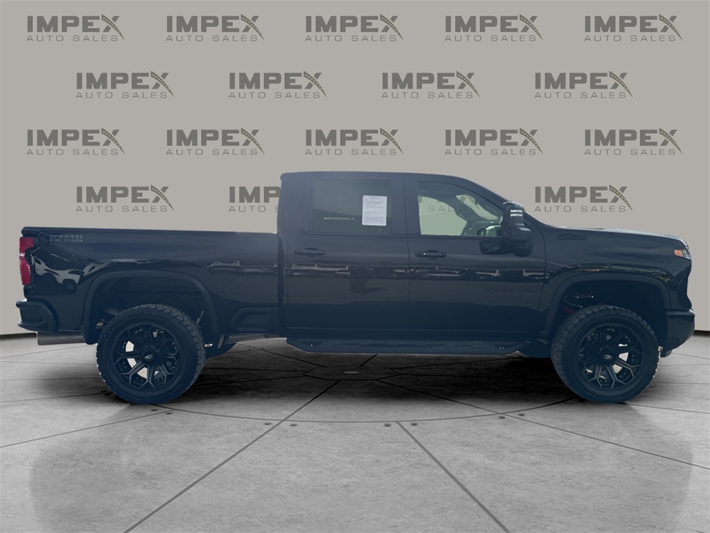 2025 Chevrolet Silverado 2500HD LT photo 3