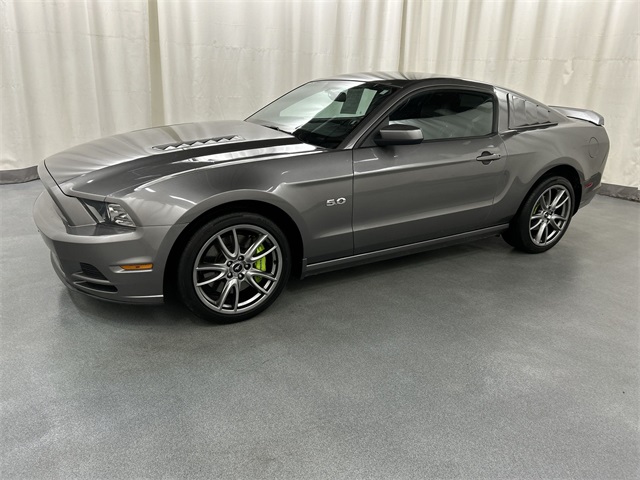 2013 Ford Mustang GT Premium photo 2