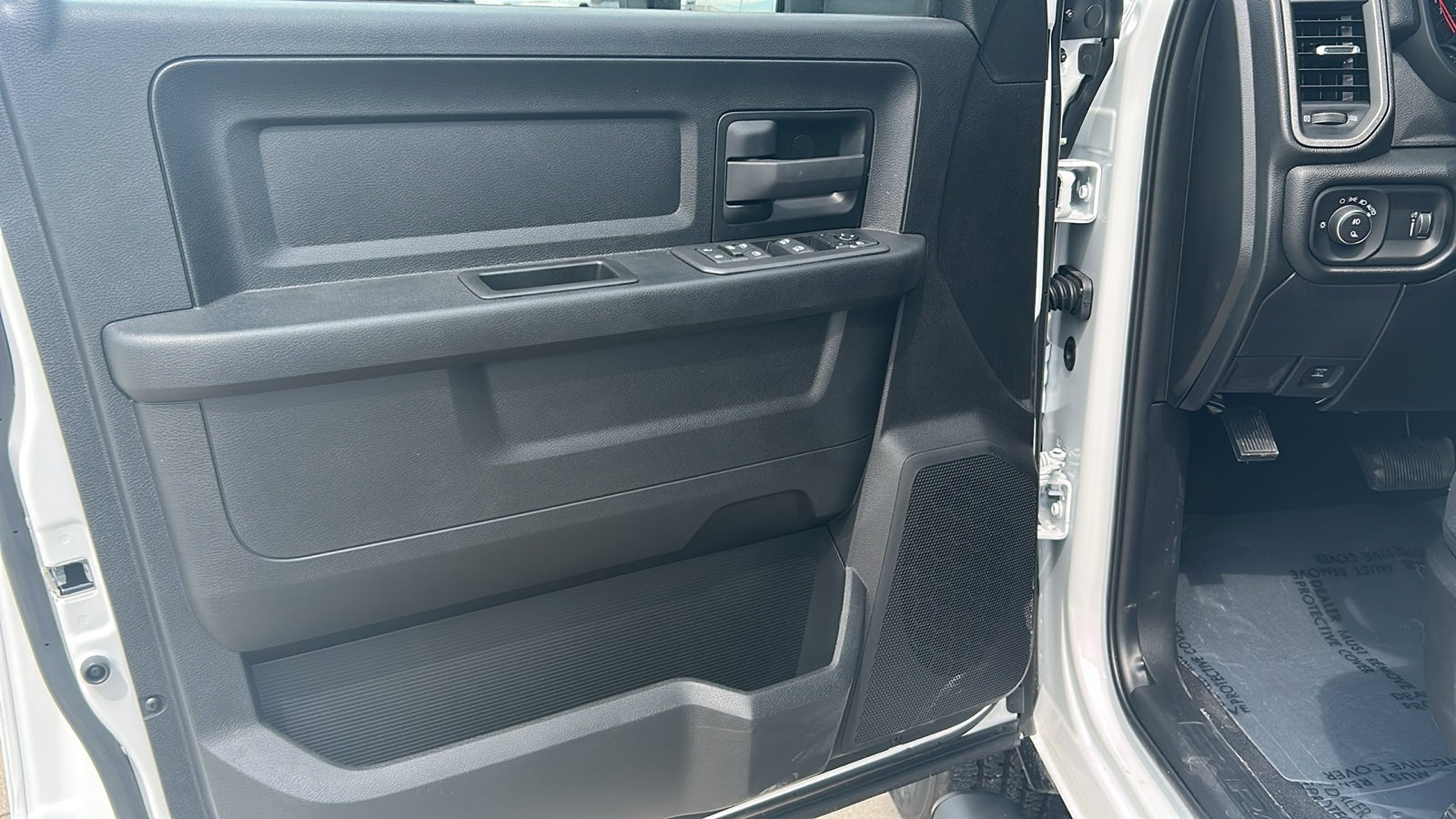 2025 Ram 2500 Tradesman photo 12