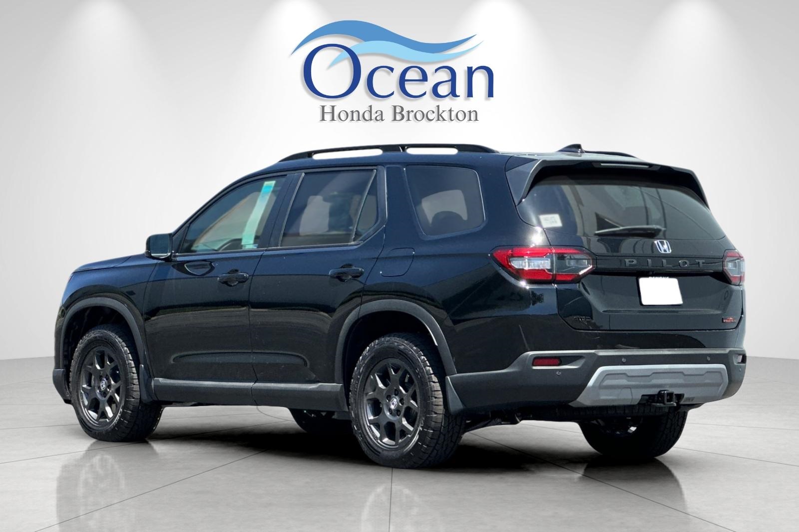 2025 Honda Pilot TrailSport photo 2