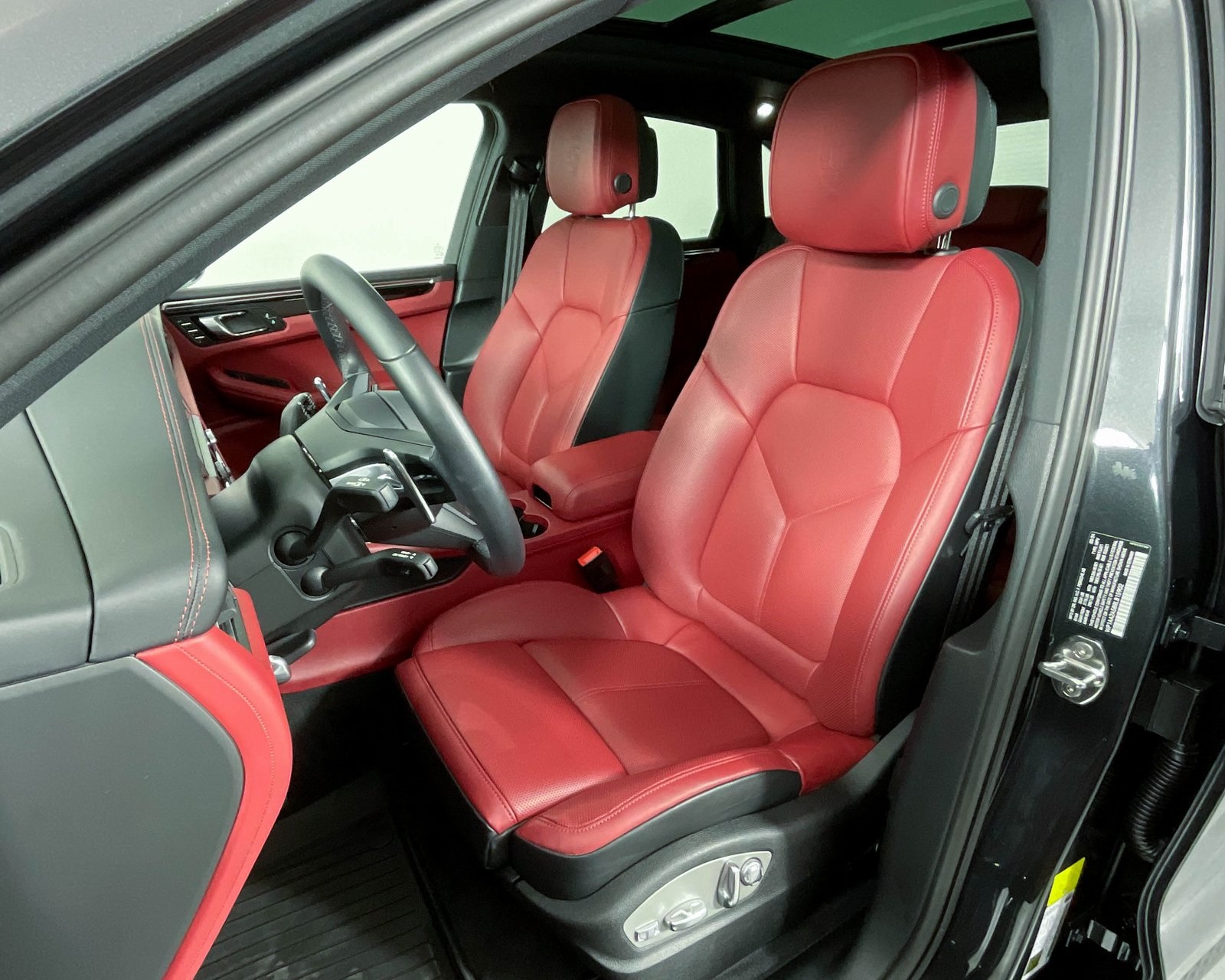 2024 Porsche Macan S photo 5