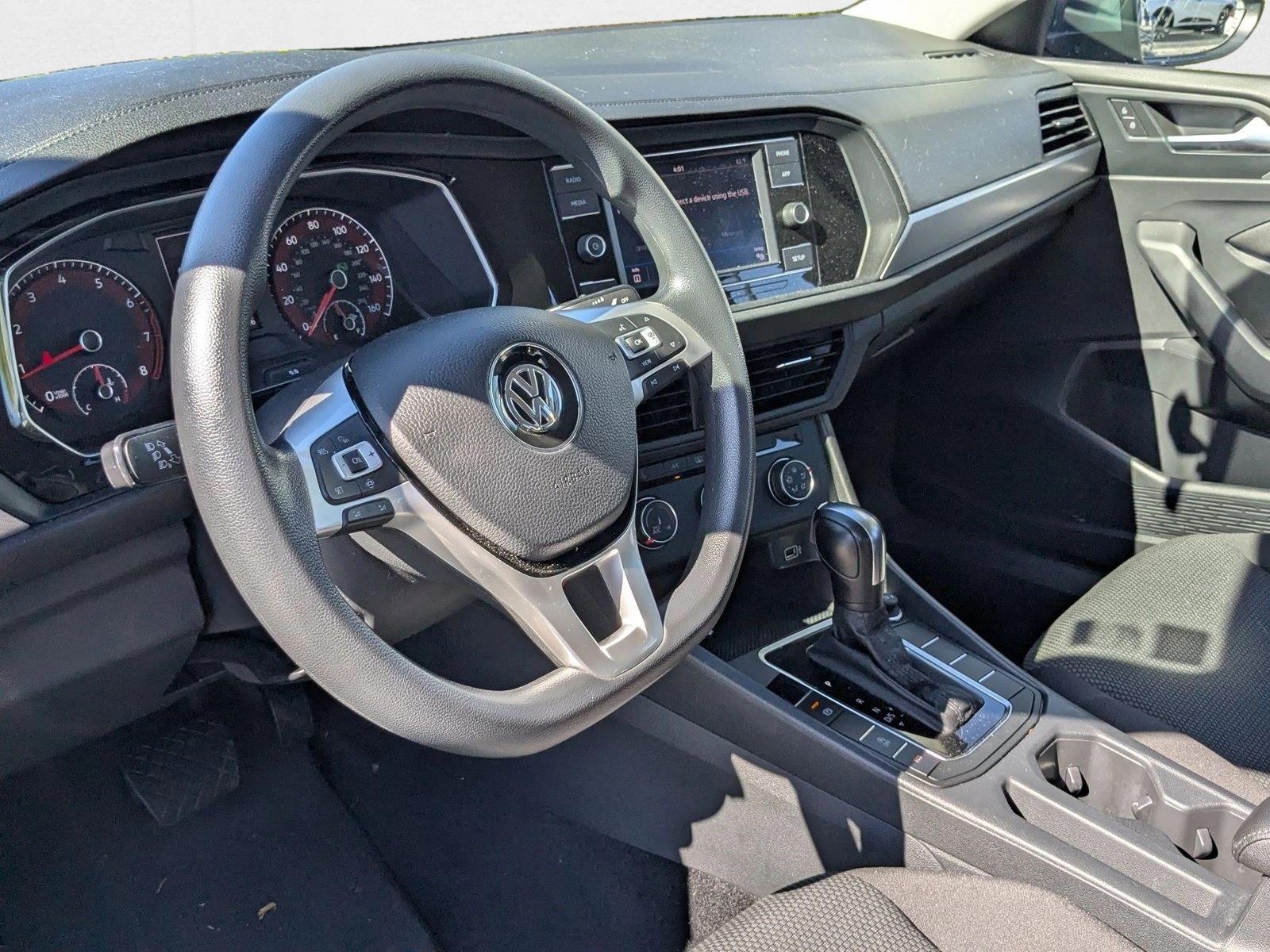 2019 Volkswagen Jetta SE R-Line photo 9