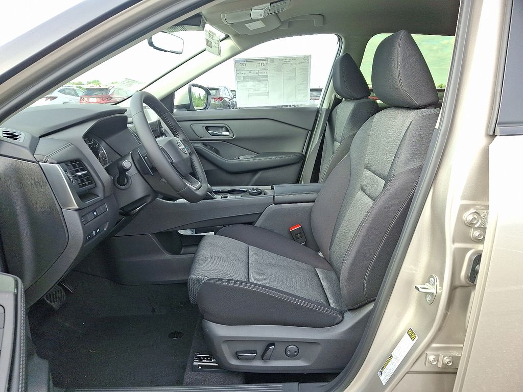 2026 Nissan Rogue SV photo 6