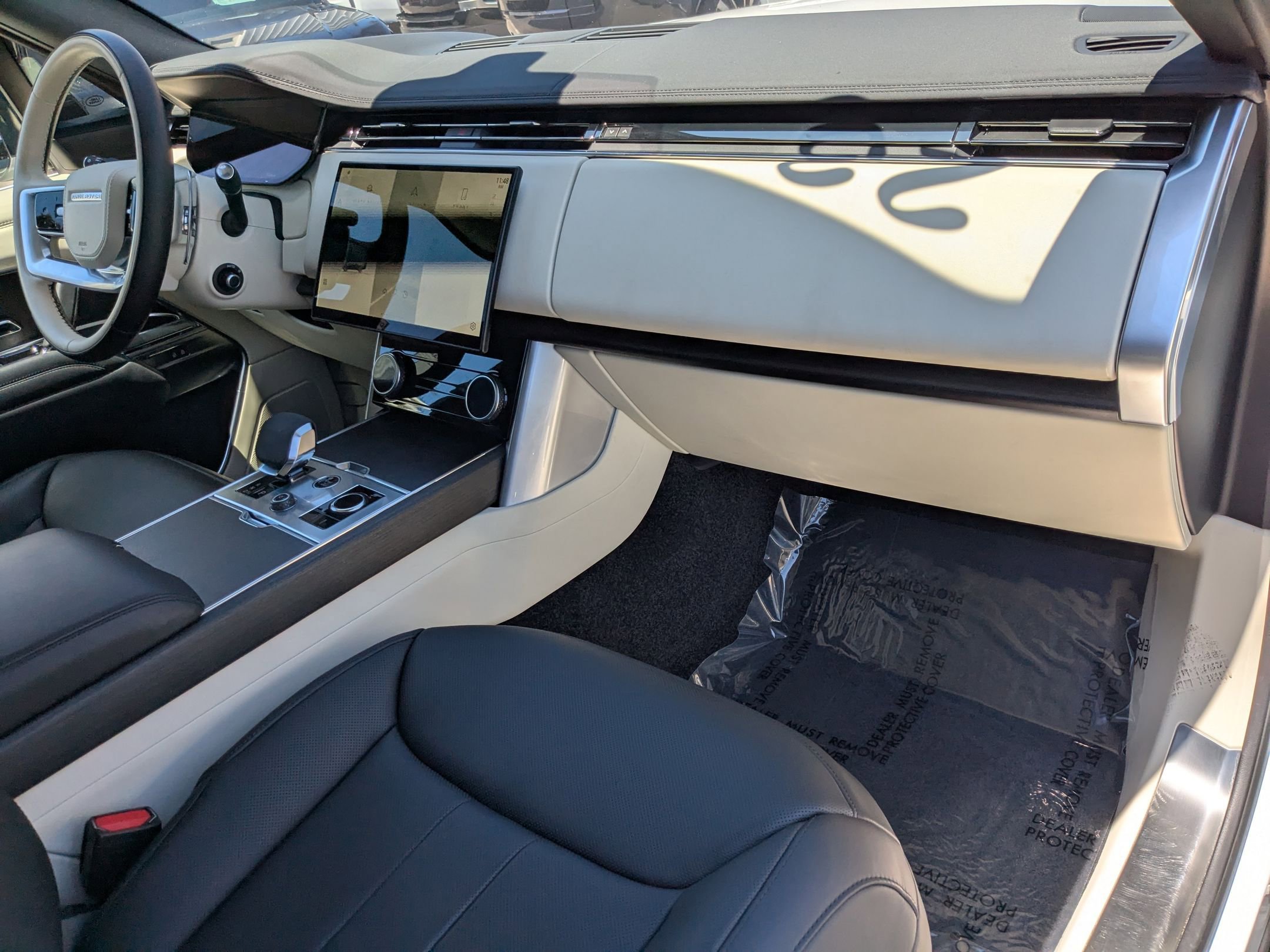 2023 Land Rover Range Rover SE photo 22