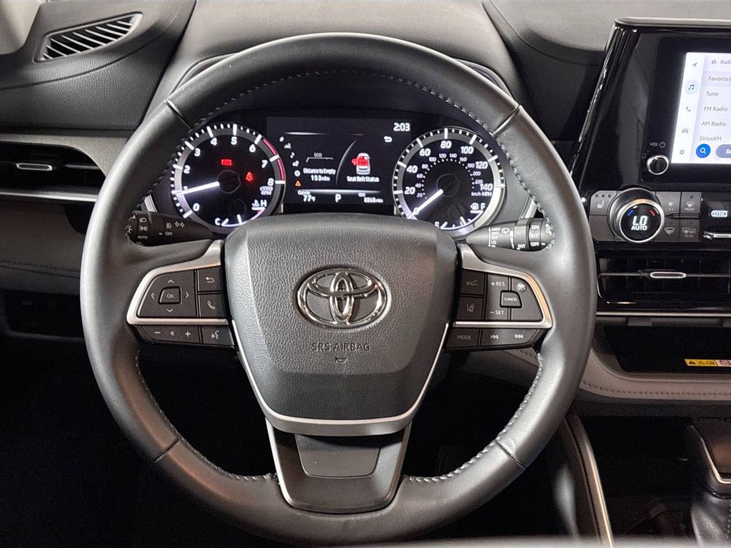 2023 Toyota Highlander L photo 12