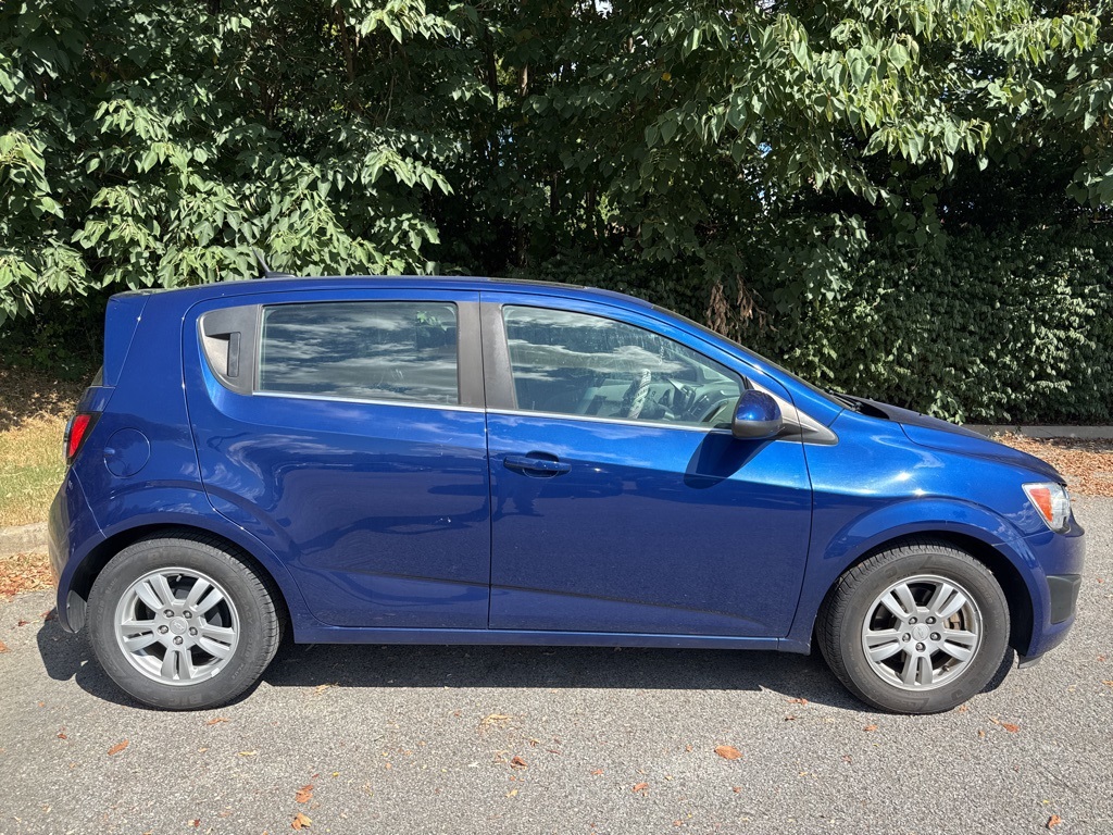 2014 Chevrolet Sonic LT photo 2