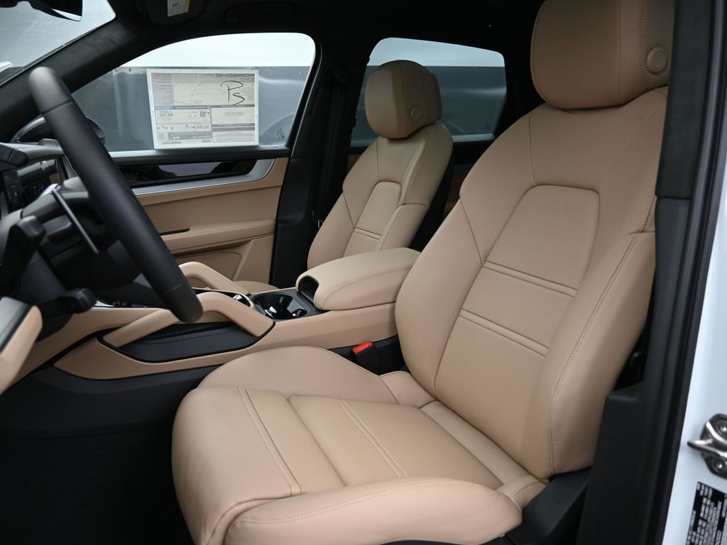 2026 Porsche Cayenne GTS photo 4