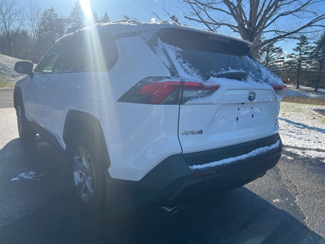 2024 Toyota RAV4 Hybrid XLE photo 4