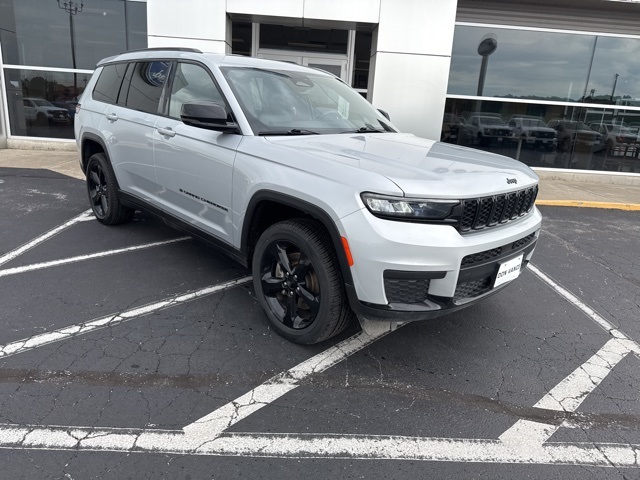 2023 Jeep Grand Cherokee Altitude photo 5