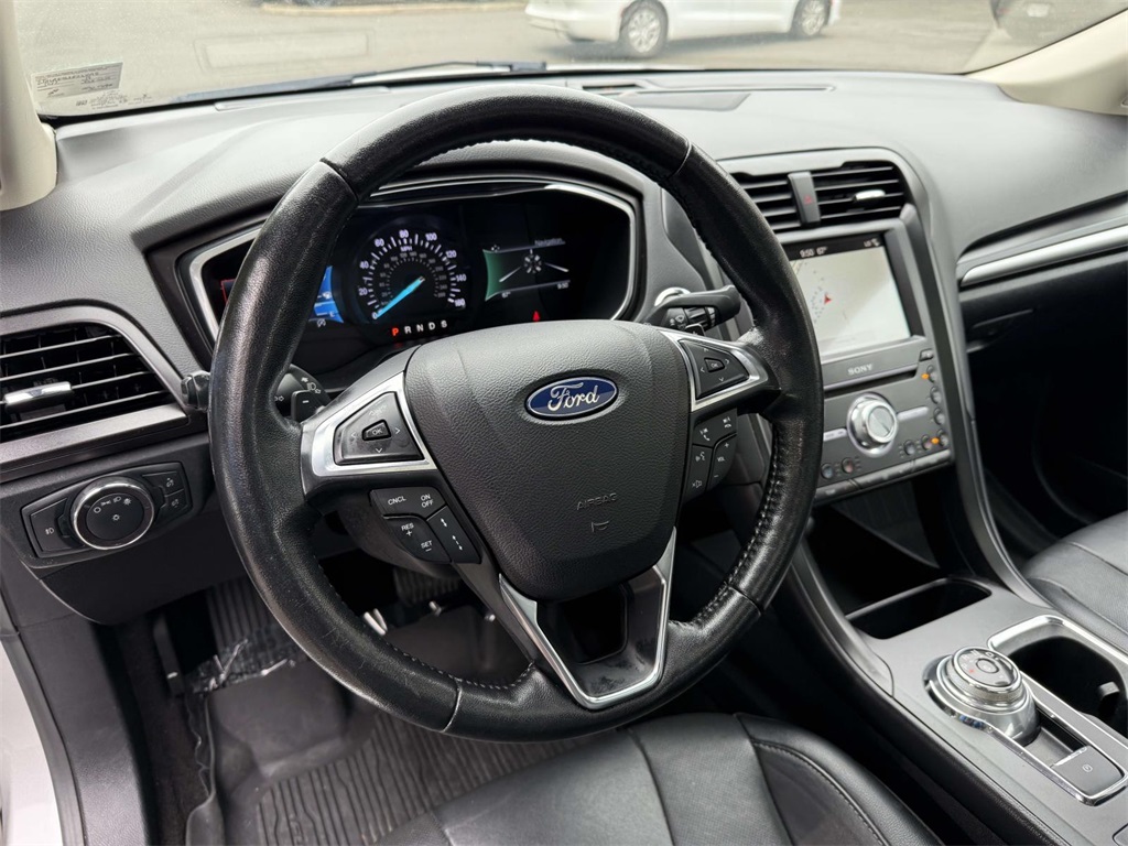 2019 Ford Fusion Titanium photo 2