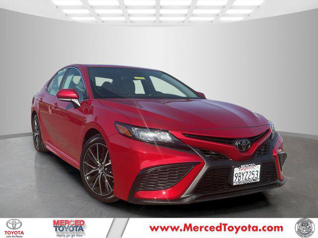 2023 Toyota Camry SE's photo