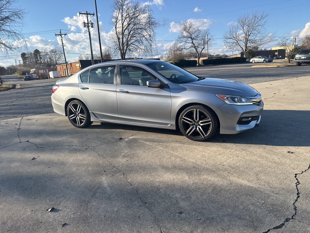 2017 Honda Accord Sport photo 3