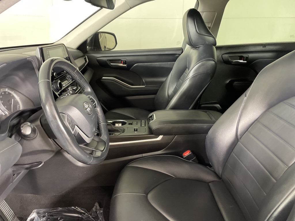 2022 Toyota Highlander XLE photo 18