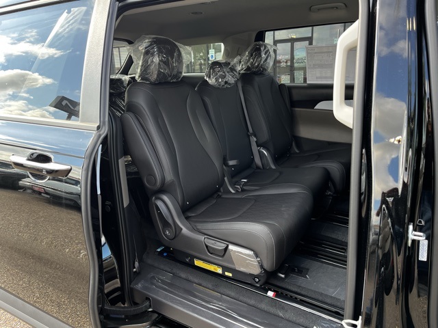 2026 Kia Carnival LXS photo 18