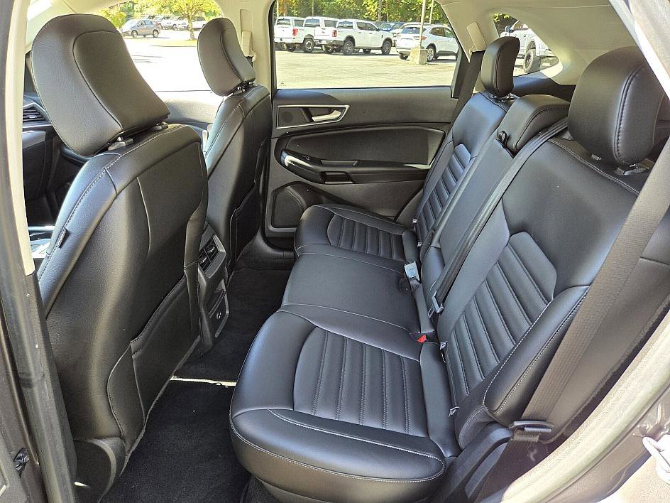 2021 Ford Edge SEL photo 13