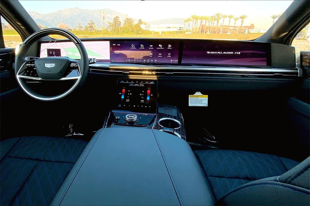 2025 Cadillac Escalade IQ Luxury photo 6