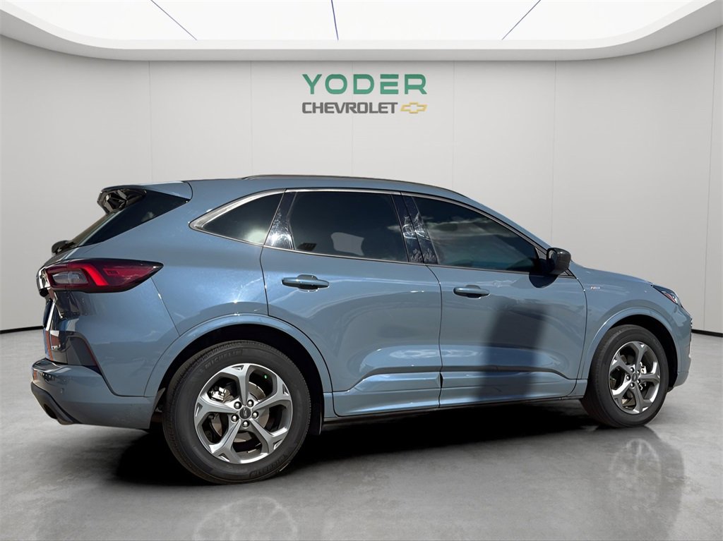 2023 Ford Escape ST-Line photo 2