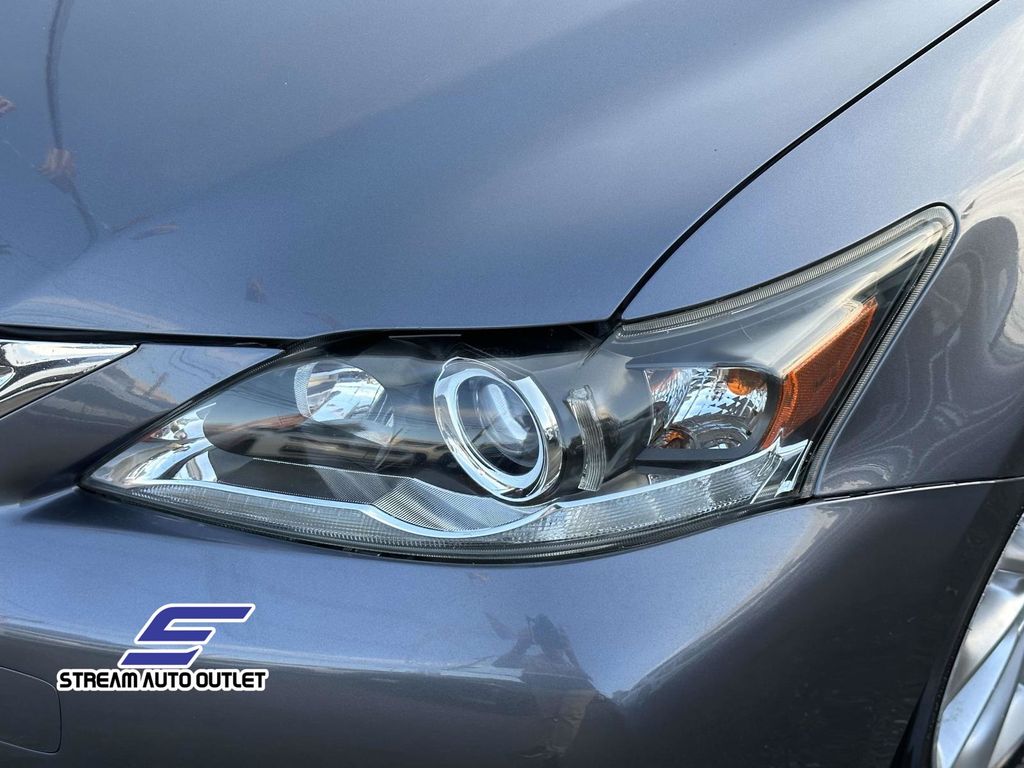 2013 Lexus CT 200h photo 10
