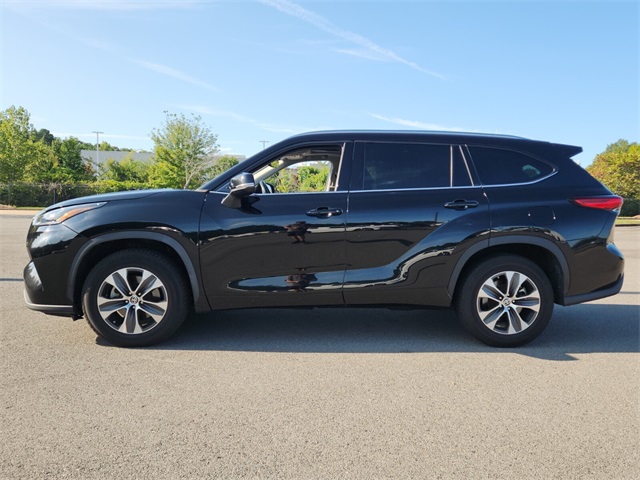 2021 Toyota Highlander XLE photo 6