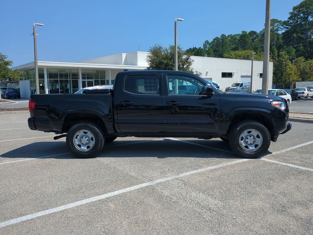 2021 Toyota Tacoma SR5 photo 2