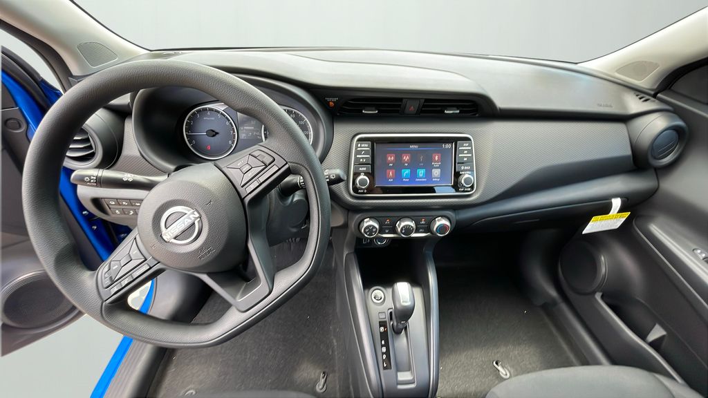2025 Nissan Kicks Play S photo 9