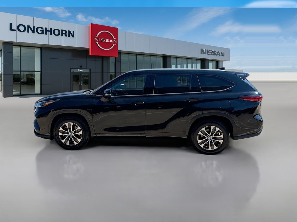 2022 Toyota Highlander XLE photo 4