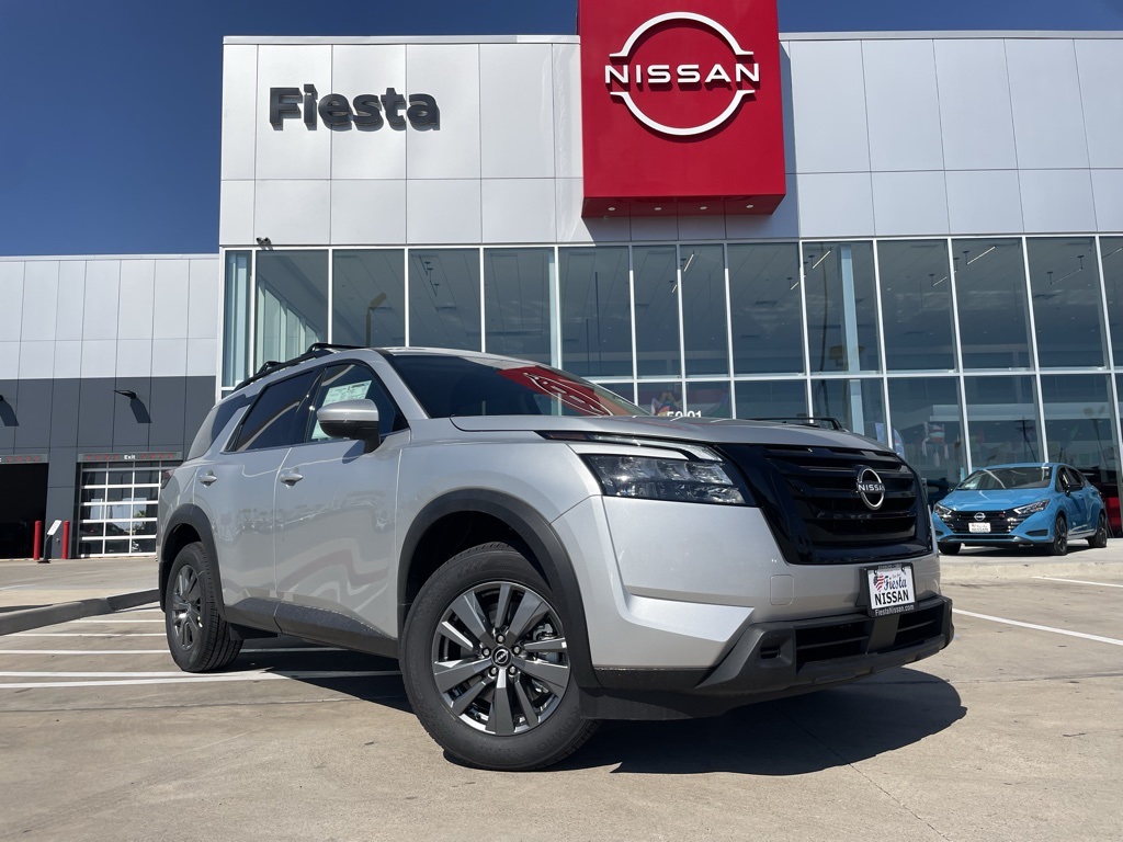 2025 Nissan Pathfinder SV's photo
