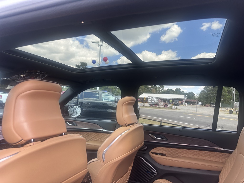 2024 Jeep Grand Cherokee L Summit photo 2
