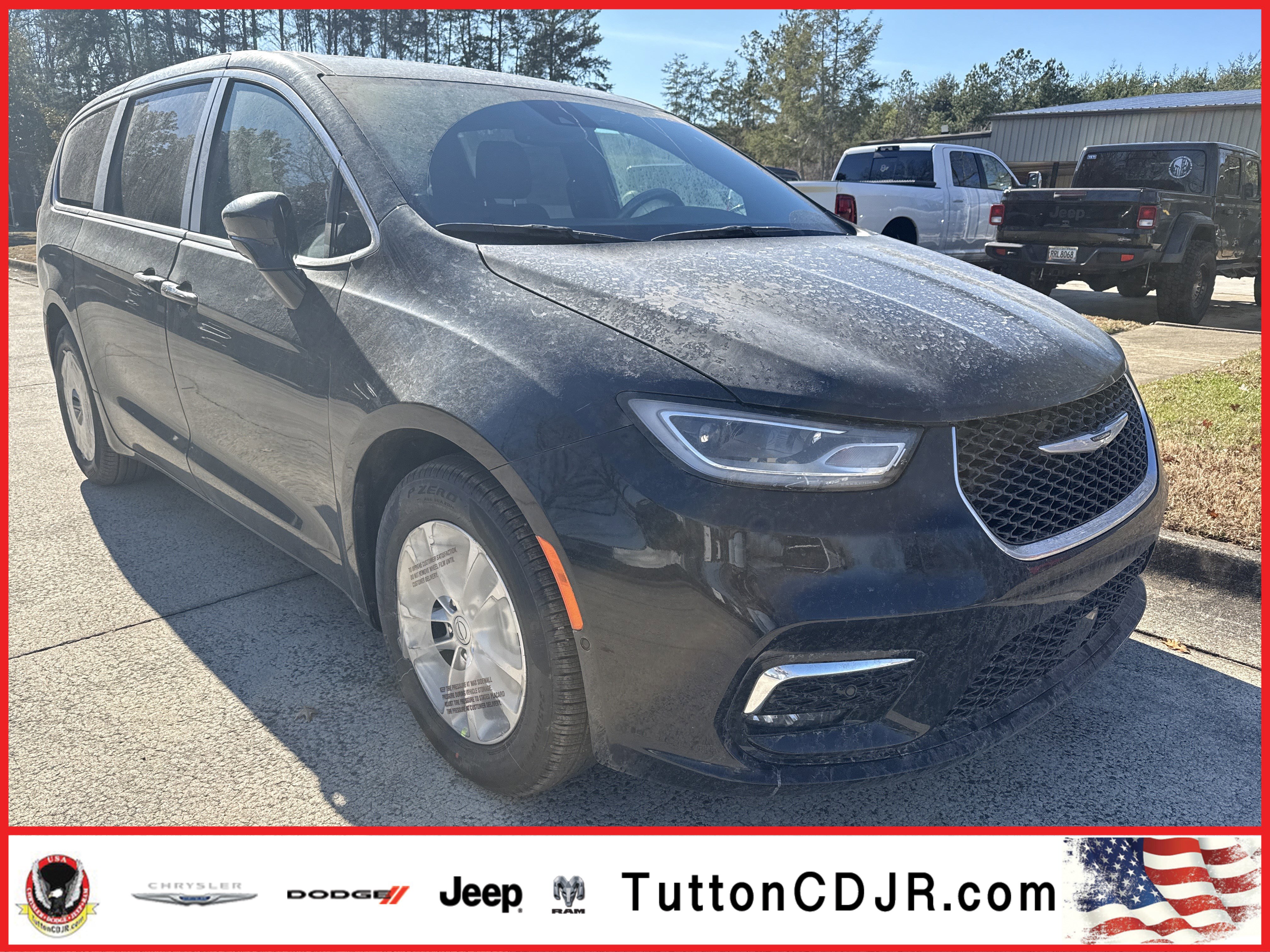 2026 Chrysler Pacifica Select's photo