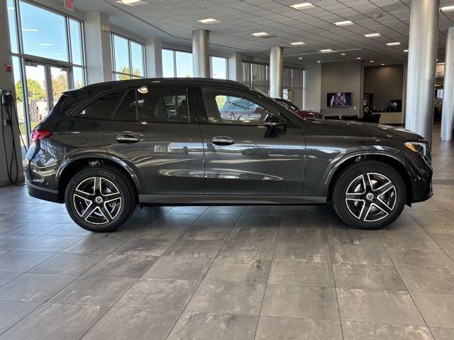 2026 Mercedes Benz GLC 300 4MATIC photo 2