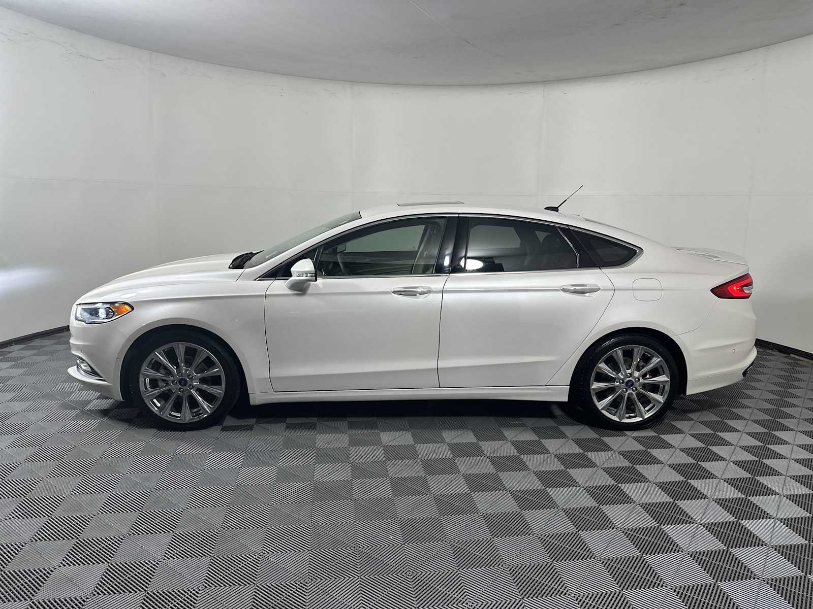 2017 Ford Fusion Platinum photo 4