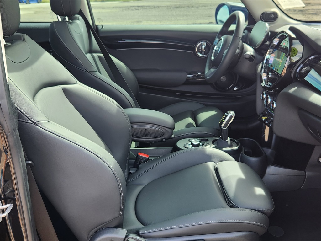 2024 Mini Cooper 2 Door Hardtop SE photo 15