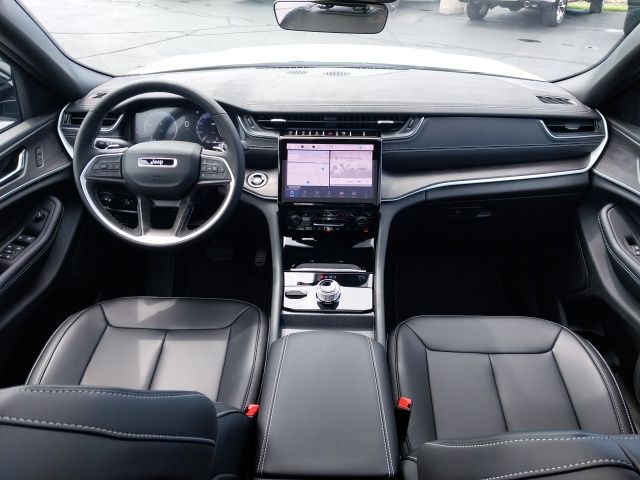 2025 Jeep Grand Cherokee Limited photo 5