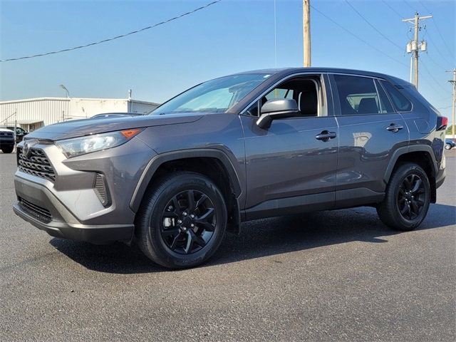 2022 Toyota RAV4 LE photo 6
