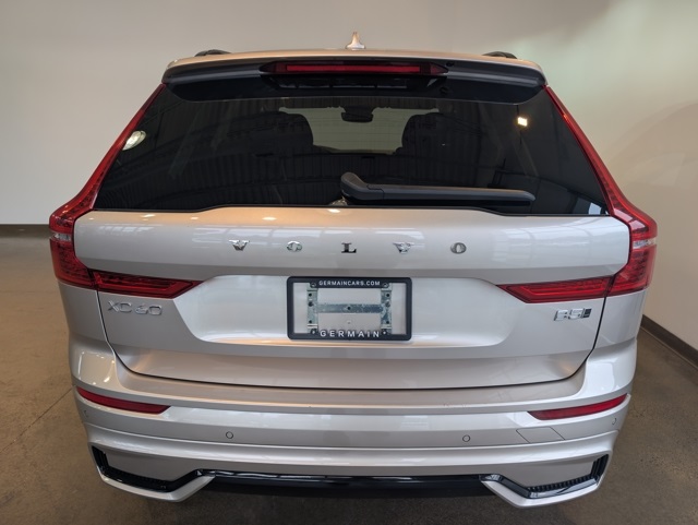 2025 Volvo XC60 B5 Plus photo 4