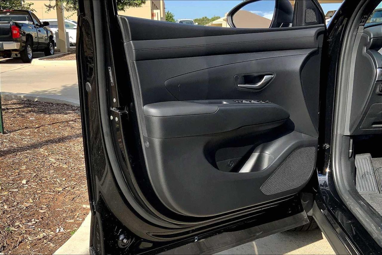 2026 Hyundai Santa Cruz SEL photo 9