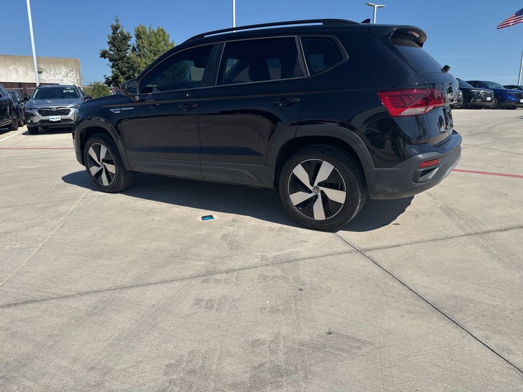2024 Volkswagen Taos S photo 2