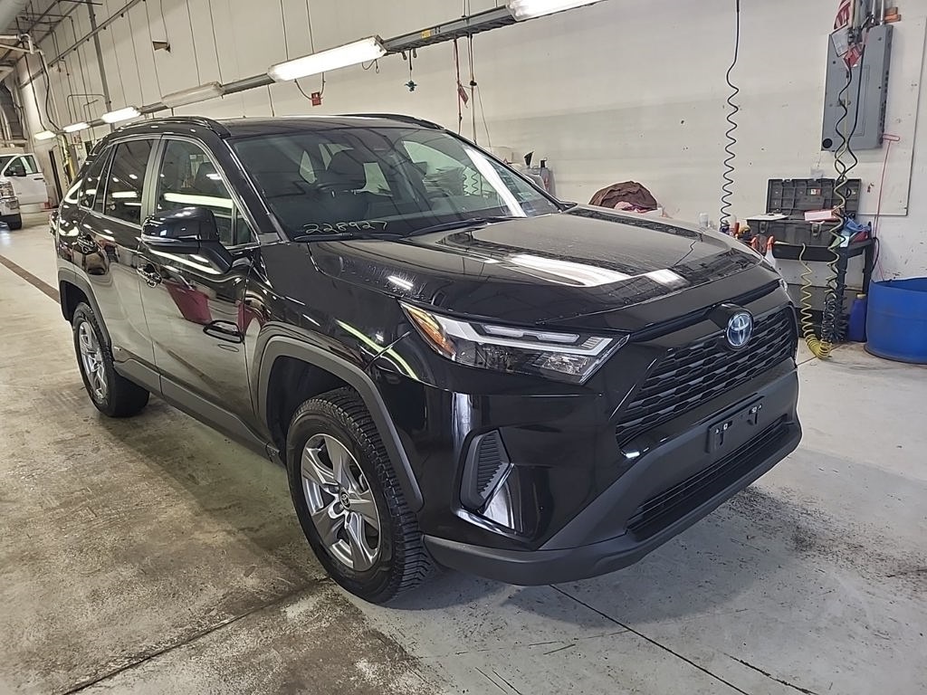 2024 Toyota RAV4 Hybrid XLE photo 3