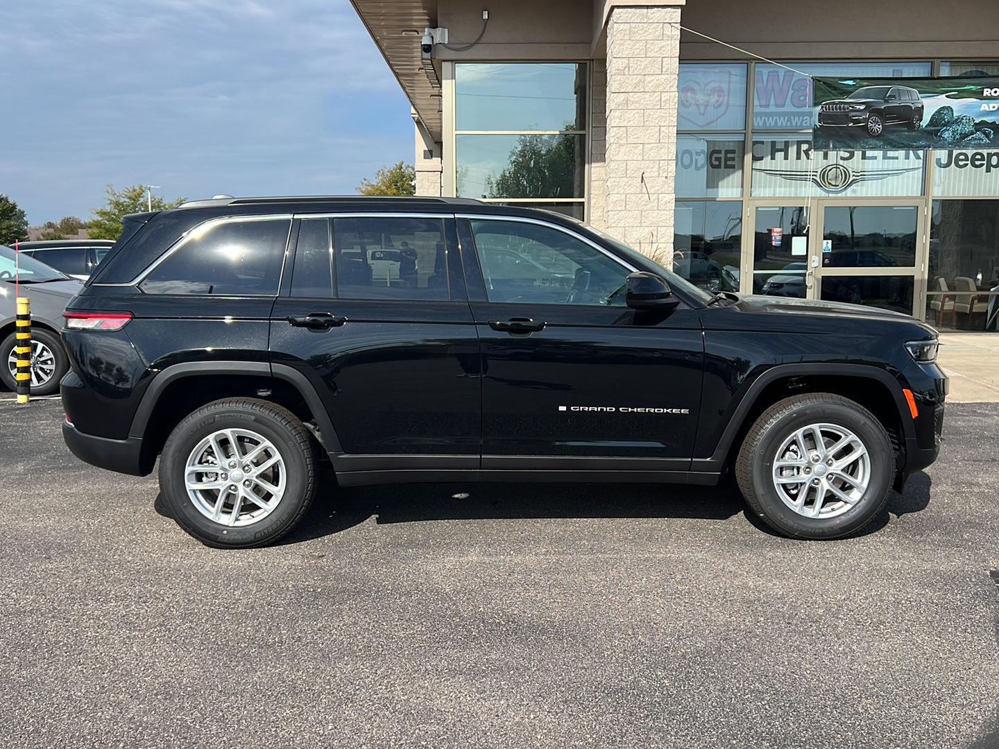 2025 Jeep Grand Cherokee Laredo X photo 8