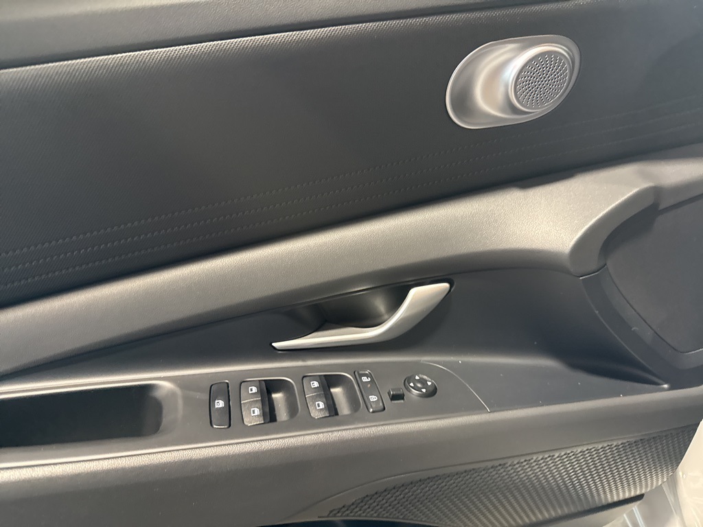 2025 Hyundai Elantra SE photo 25