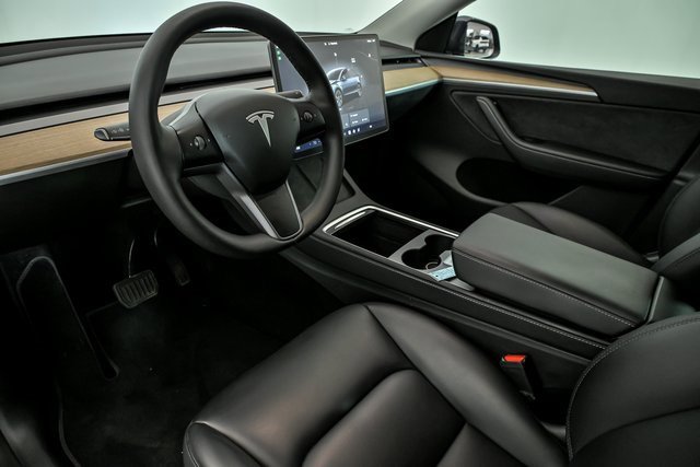 2024 Tesla Model Y Long Range photo 10
