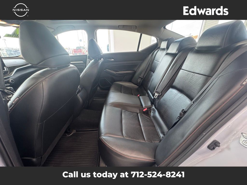 2023 Nissan Altima 2.5 SR photo 11
