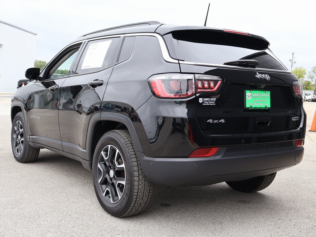 2022 Jeep Compass Latitude photo 3