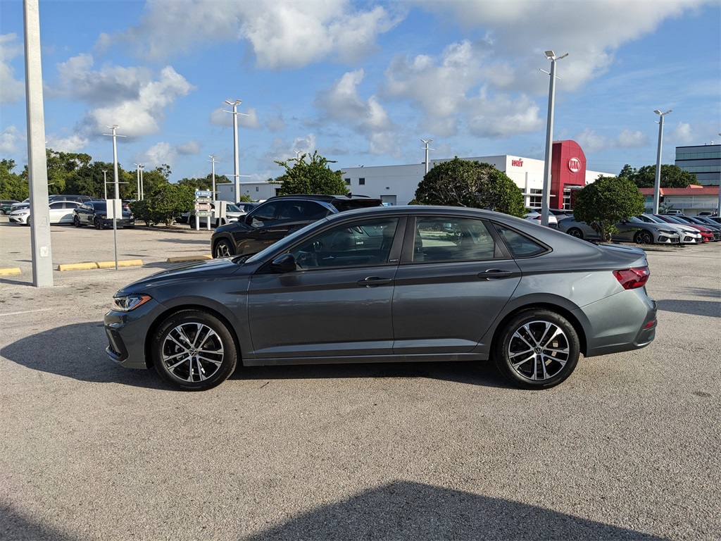 2025 Volkswagen Jetta 1.5T Sport photo 4