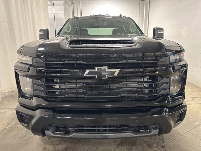 2025 Chevrolet Silverado 2500HD Custom photo 2