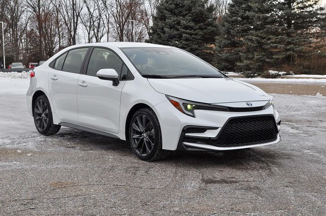 2024 Toyota Corolla SE's photo